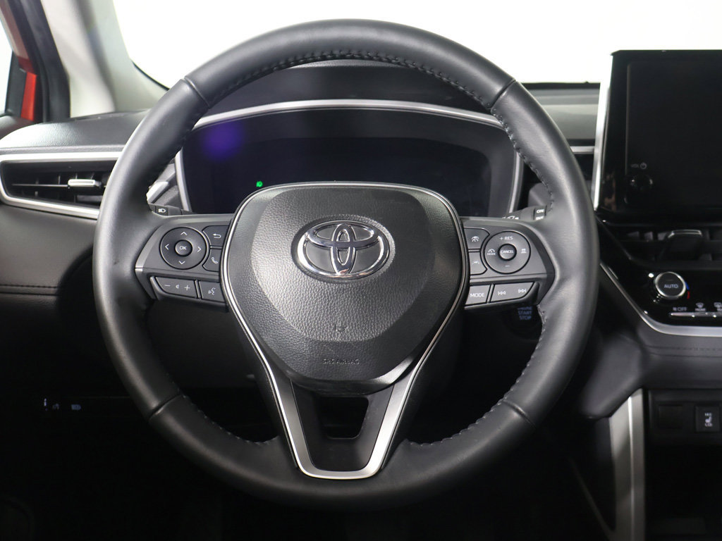 Used 2025 Toyota Corolla Cross XLE FWD image 32