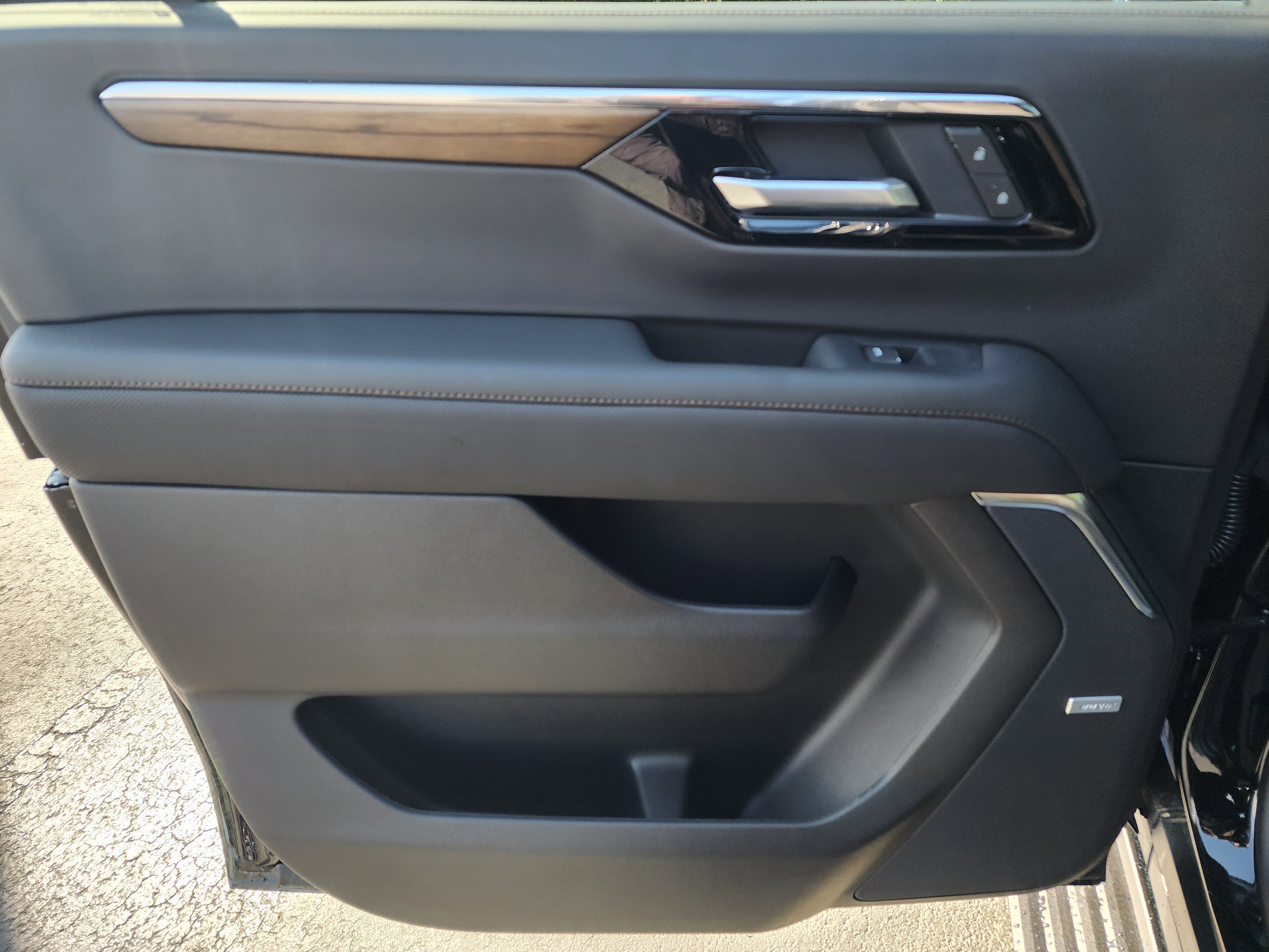 New 2026 Chevrolet Suburban High Country image 16