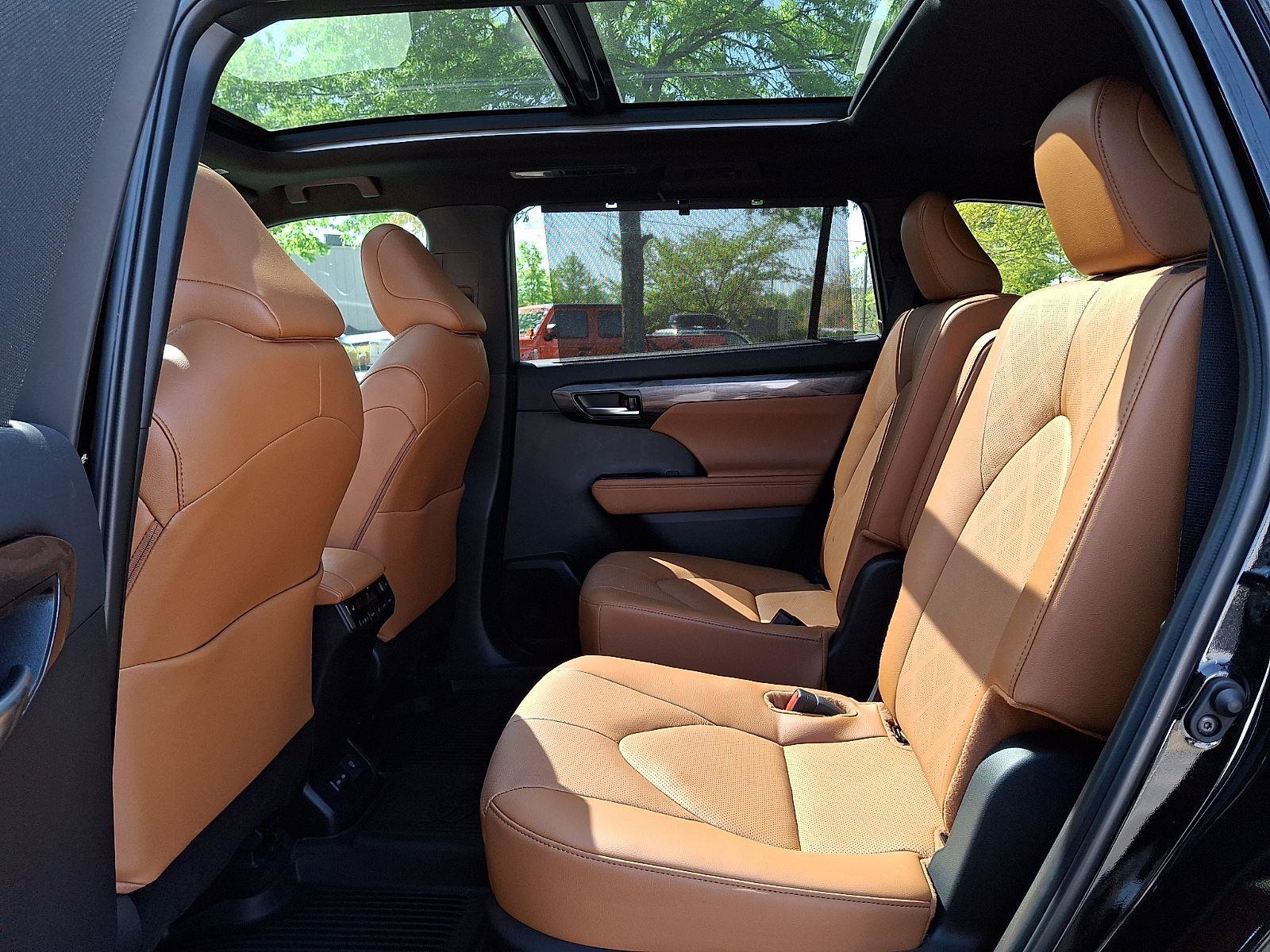 Used 2025 Toyota Highlander Platinum image 10