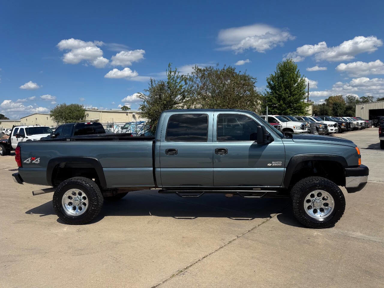 Used 2006 Chevrolet Silverado 3500 LT w/ Heavy-Duty Power Package AWD/4WD image 10