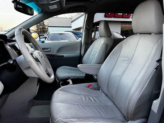 Used 2012 Toyota Sienna XLE AWD/4WD image 14