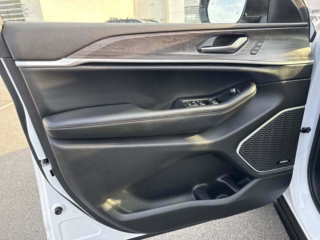 Used 2021 Jeep Grand Cherokee L Limited AWD/4WD image 9