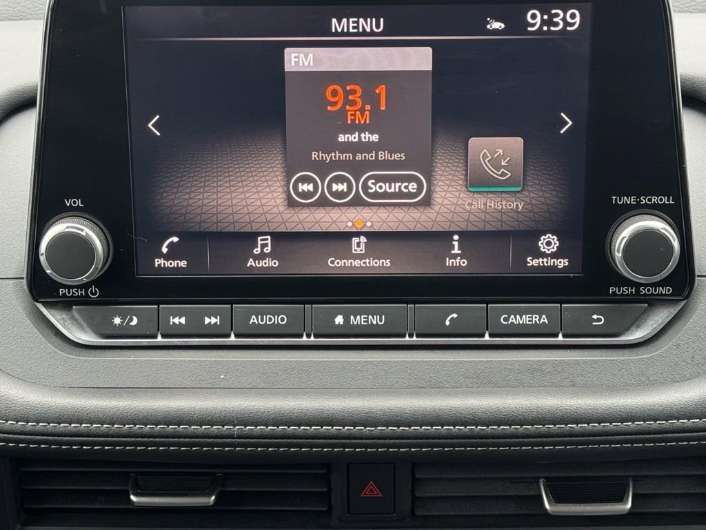 Used 2025 Nissan Rogue SV image 41