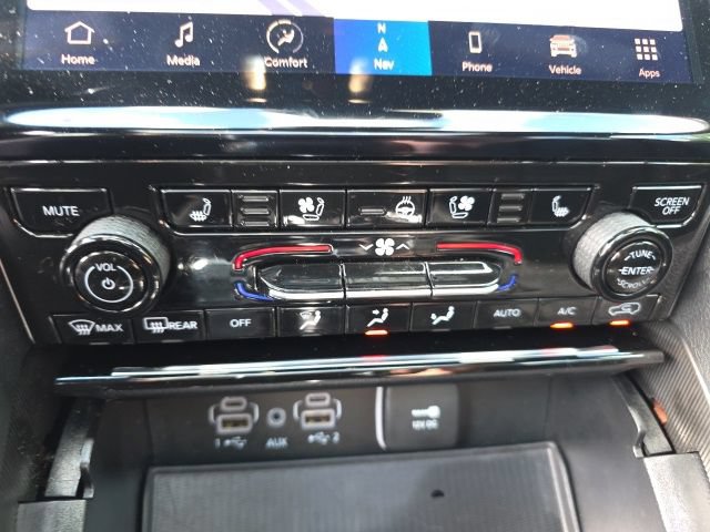 Used 2025 Jeep Grand Cherokee Limited w/ Luxury Tech Group II AWD/4WD image 17