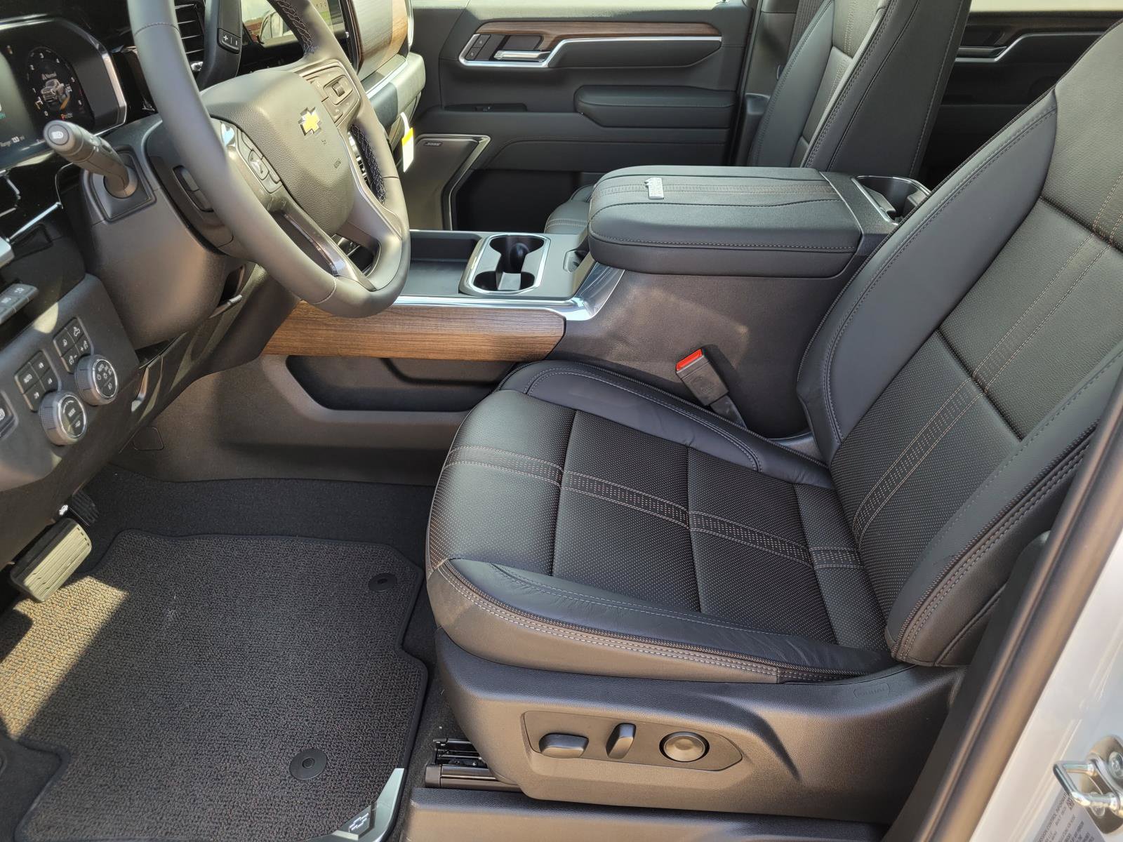 New 2026 Chevrolet Silverado 3500 High Country w/ High Country Premium Package AWD/4WD image 16