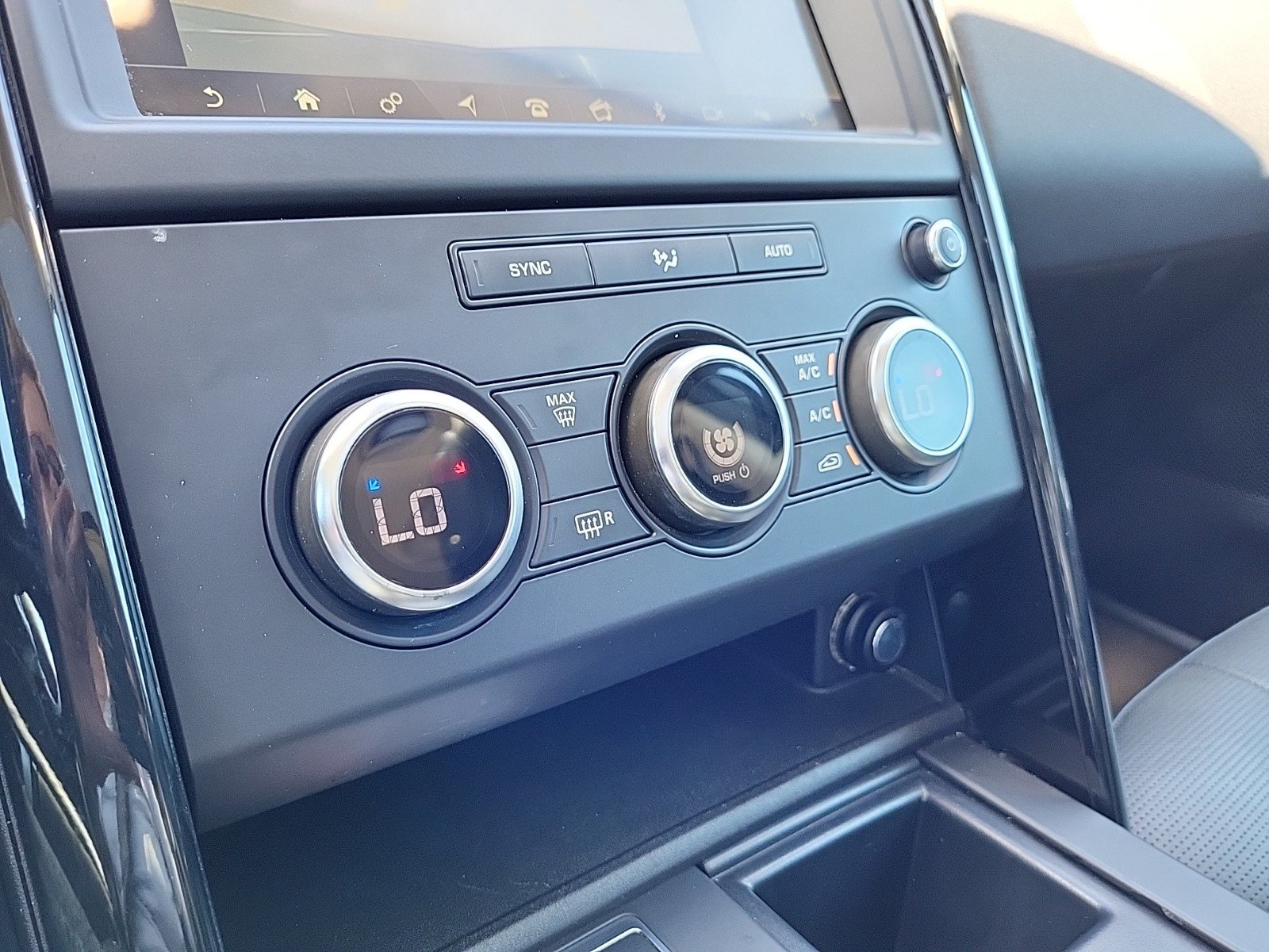 Used 2019 Land Rover Discovery SE AWD/4WD image 24