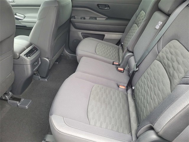 New 2025 Nissan Pathfinder SV image 7