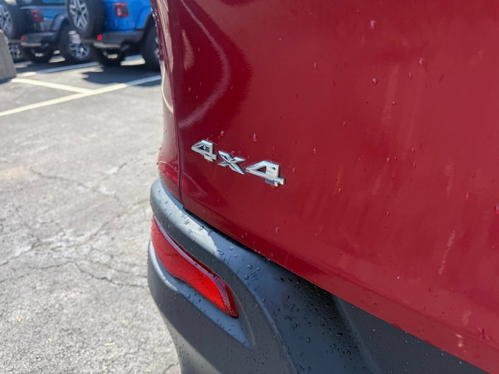 Used 2017 Jeep Cherokee Latitude w/ Cold Weather Group AWD/4WD image 39