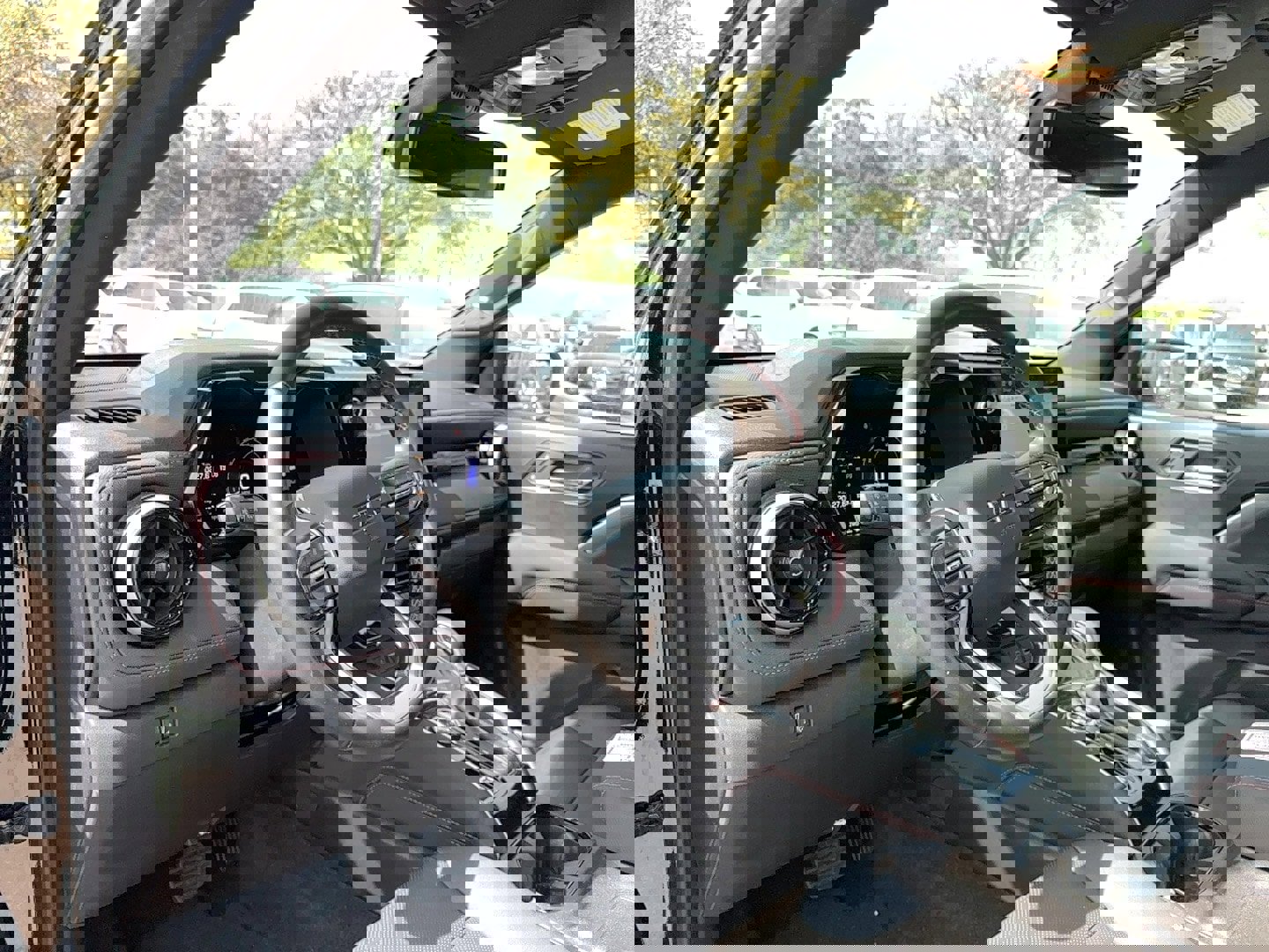 Used 2024 Chevrolet Colorado Z71 w/ Z71 Convenience Package 2 image 12