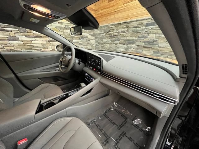 Used 2023 Hyundai Elantra Blue FWD image 15