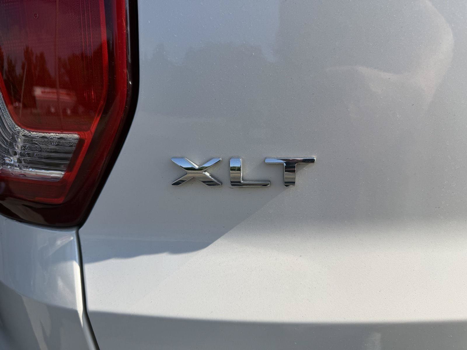 Used 2018 Ford Explorer XLT w/ Equipment Group 202A FWD image 17
