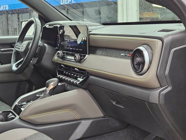 Used 2024 Chevrolet Colorado ZR2 w/ Technology Package AWD/4WD image 18