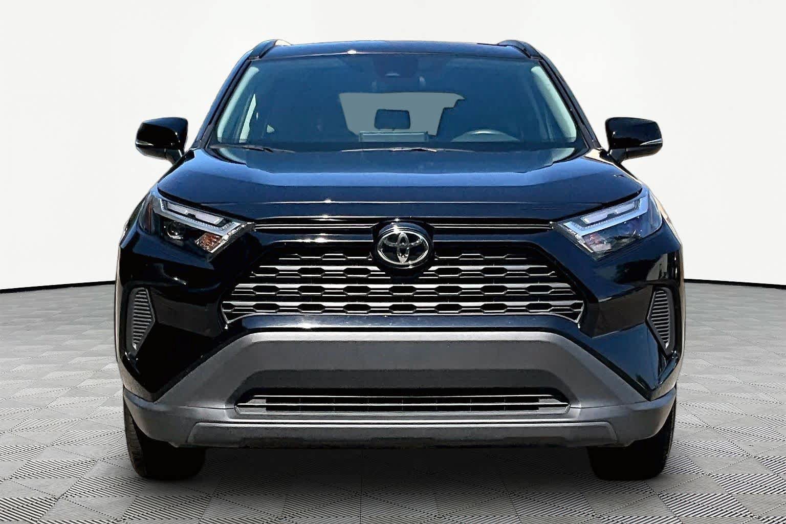 Certified 2025 Toyota RAV4 XLE FWD image 4