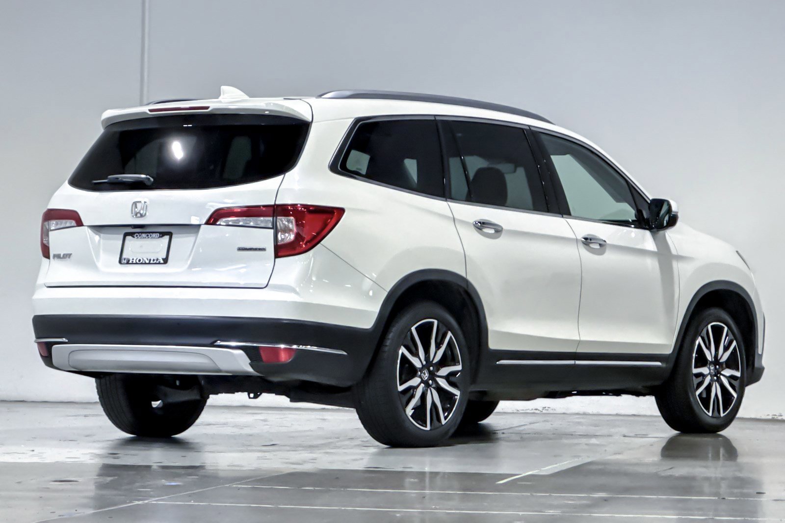 Used 2019 Honda Pilot Touring image 8