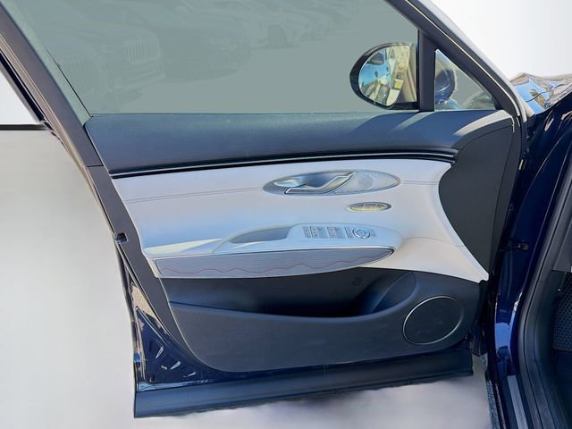 Used 2025 Genesis GV70 2.5T w/ Advanced Package image 21