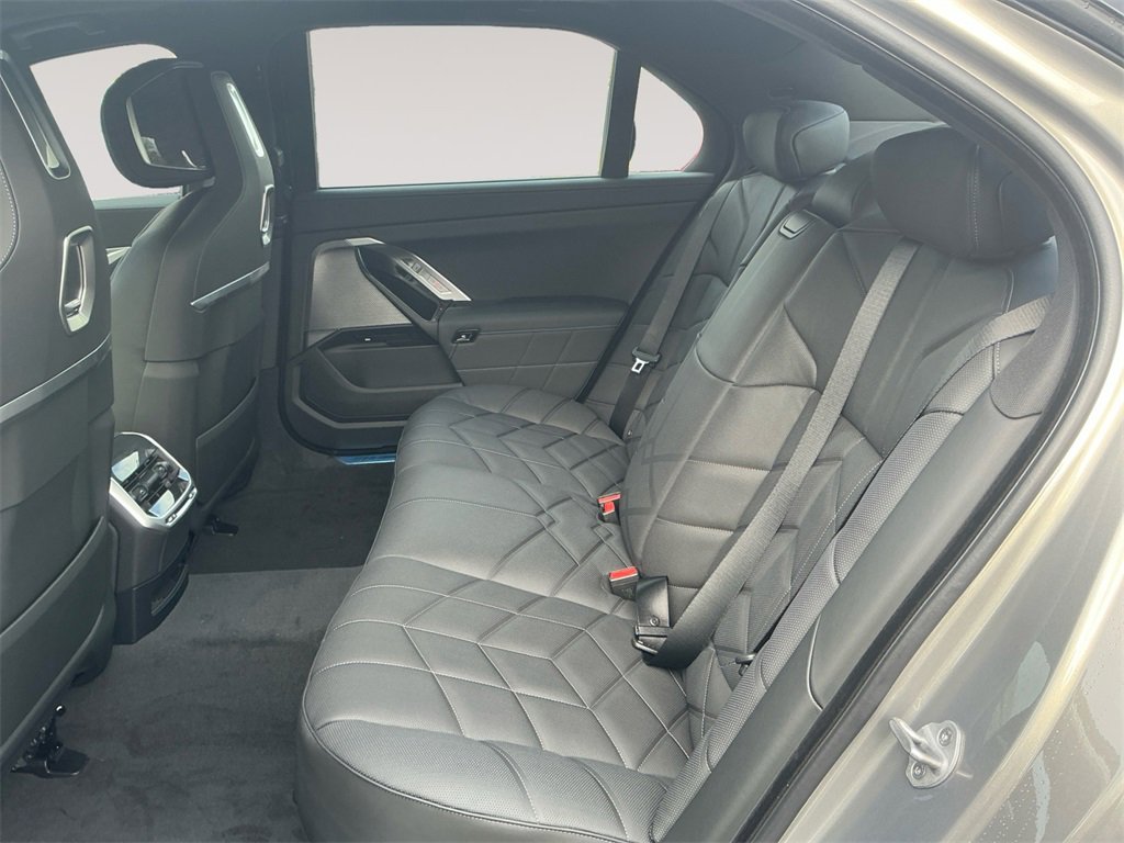 New 2026 BMW 750e xDrive image 13