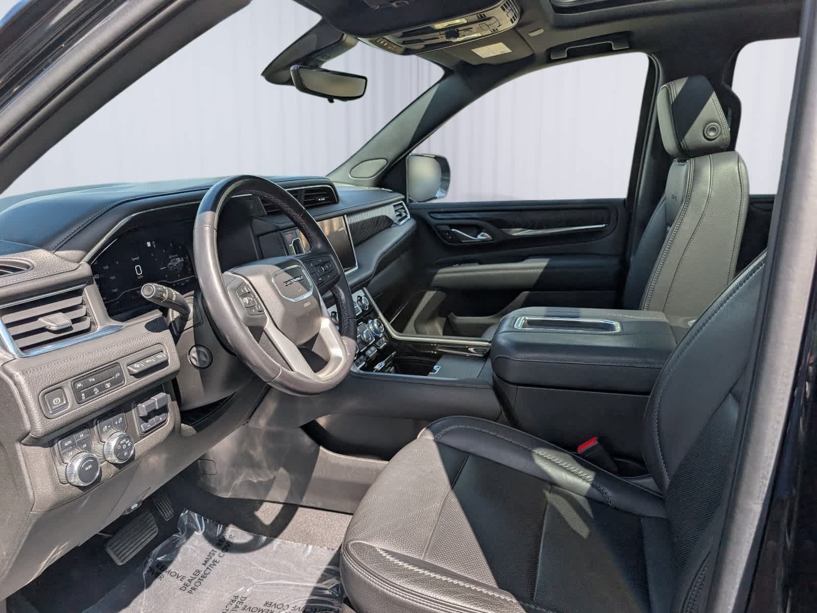 Certified 2022 GMC Yukon XL Denali w/ Denali Premium Package AWD/4WD image 18