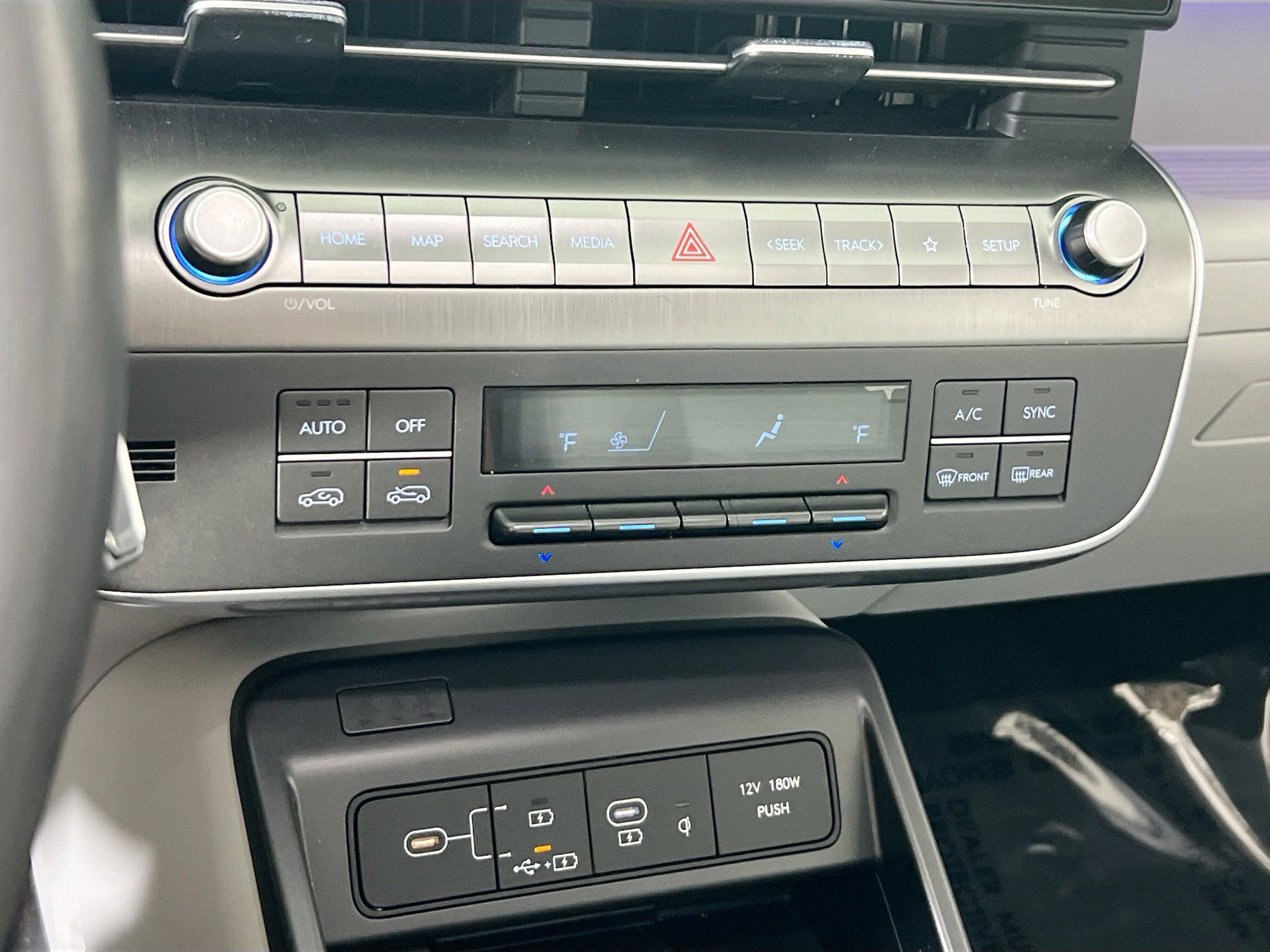 Used 2024 Hyundai Kona Limited image 16