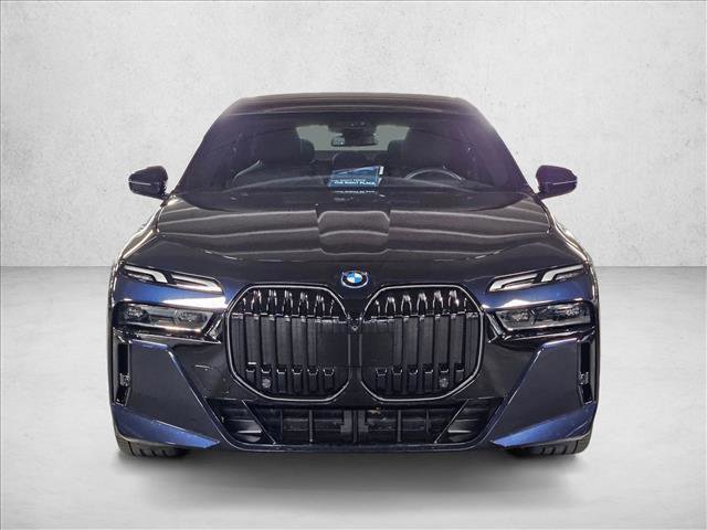 Used 2025 BMW i7 xDrive60 image 2