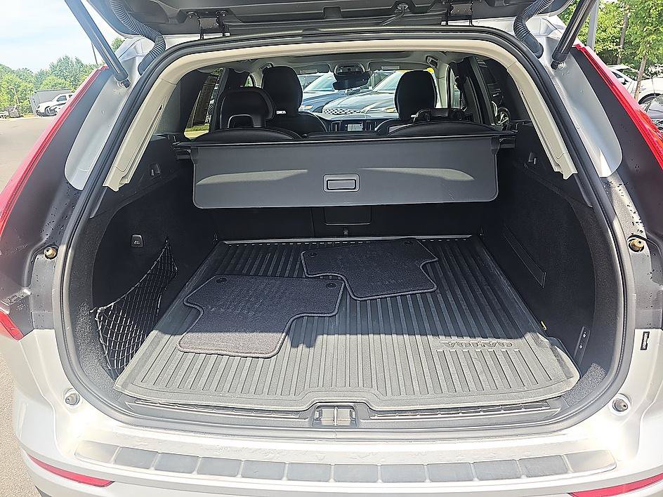 Used 2019 Volvo XC60 T5 Momentum w/ Multimedia Package FWD image 32