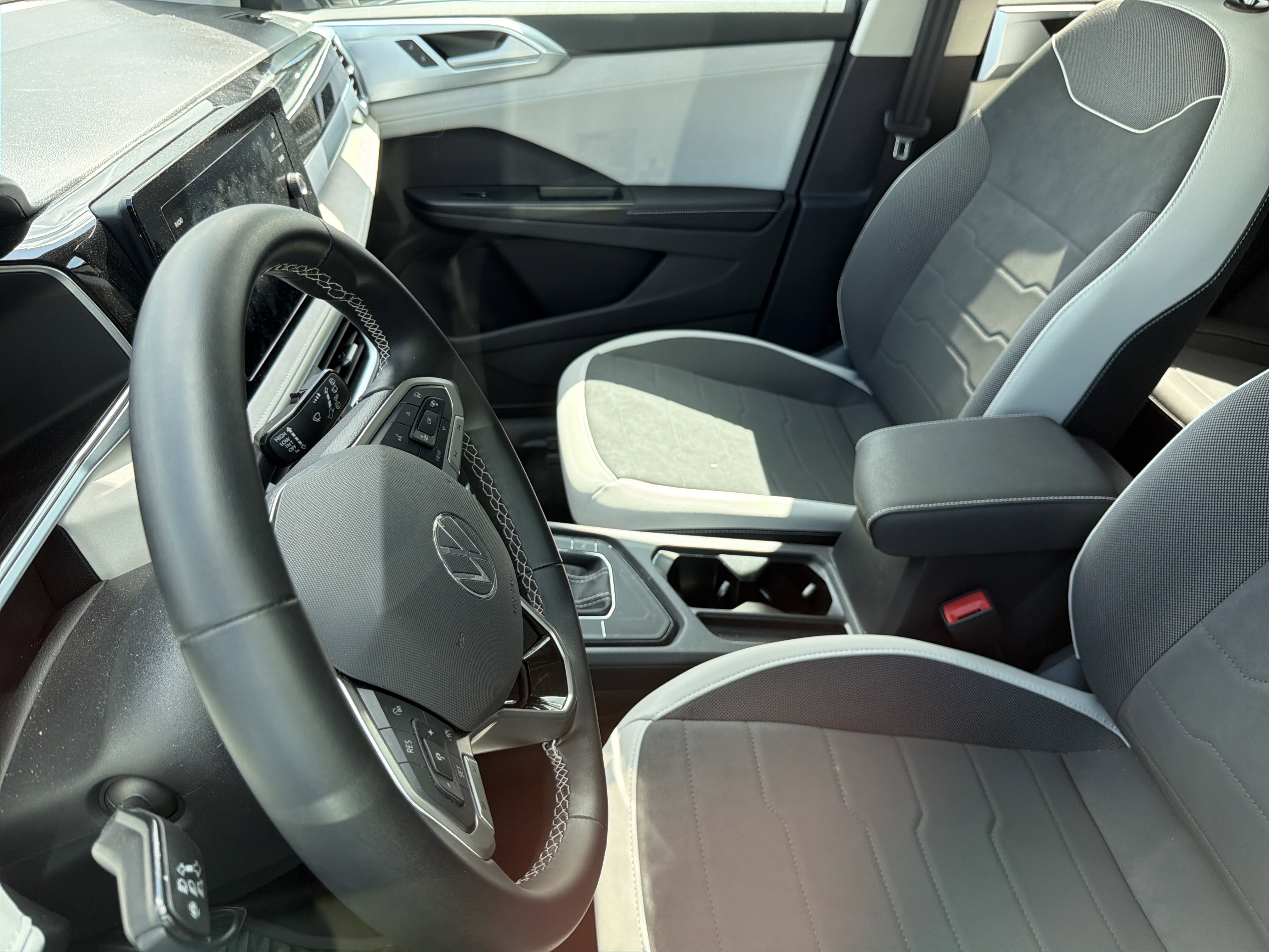 Used 2025 Volkswagen Taos SE image 5