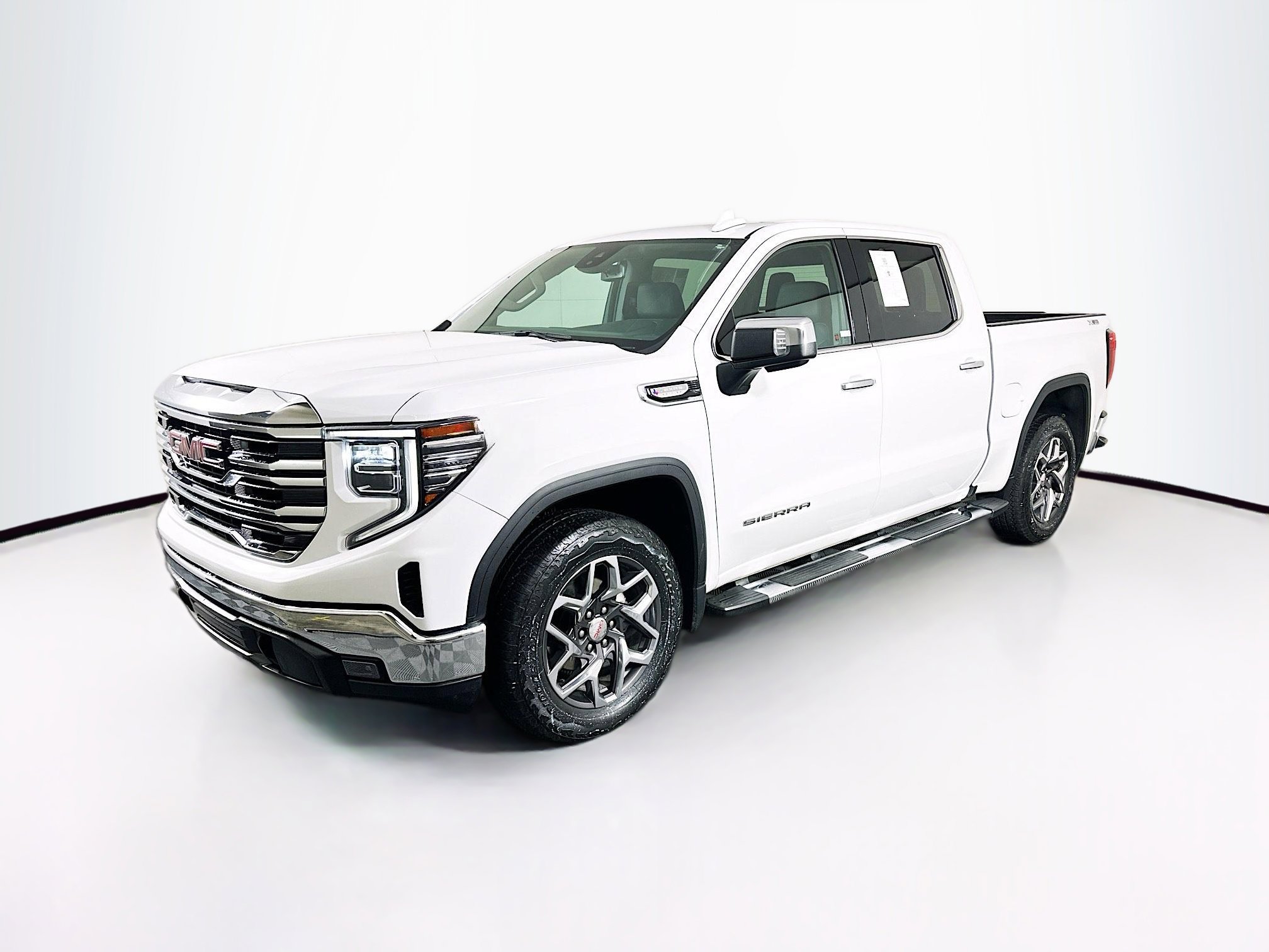 Used 2023 GMC Sierra 1500 SLT image 3