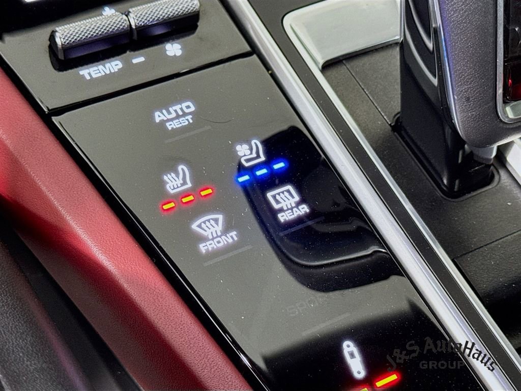 Used 2022 Porsche Cayenne GTS AWD/4WD image 27