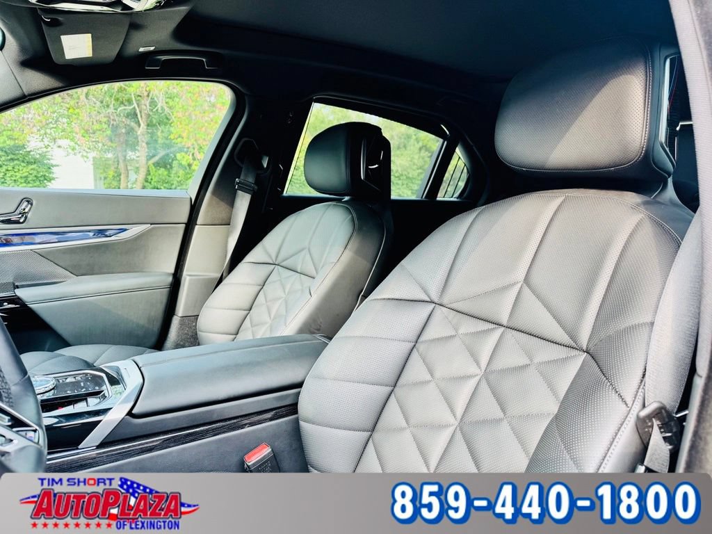 Used 2025 BMW 740i xDrive w/ Premium Package AWD/4WD image 32