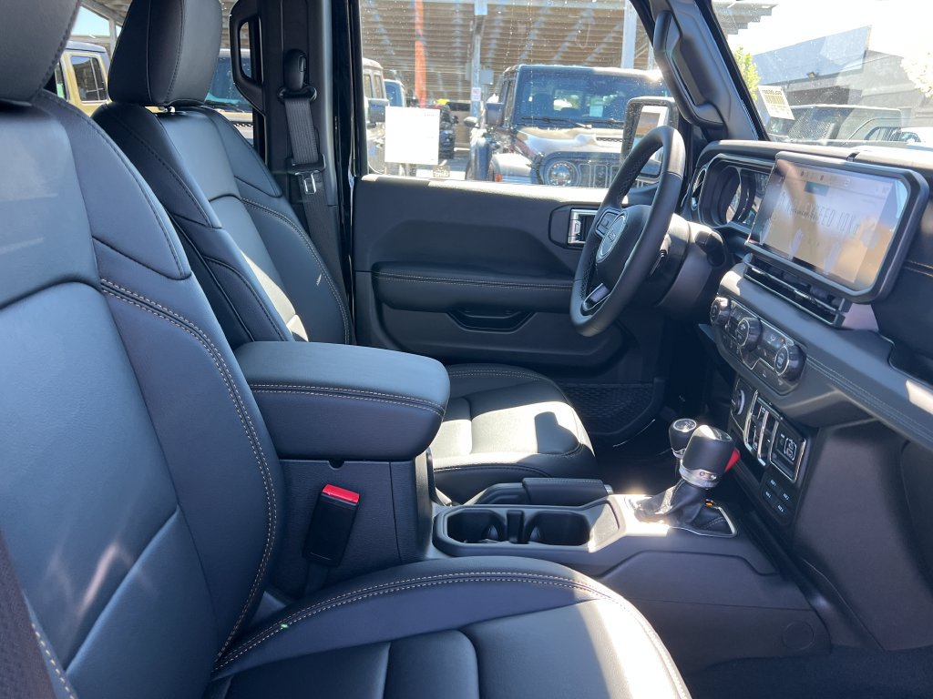 New 2026 Jeep Gladiator Sport AWD/4WD image 12
