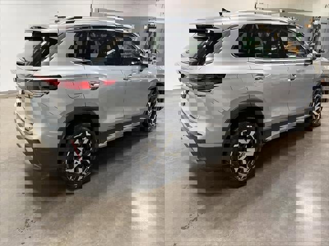 Certified 2025 Volkswagen Tiguan SE image 41