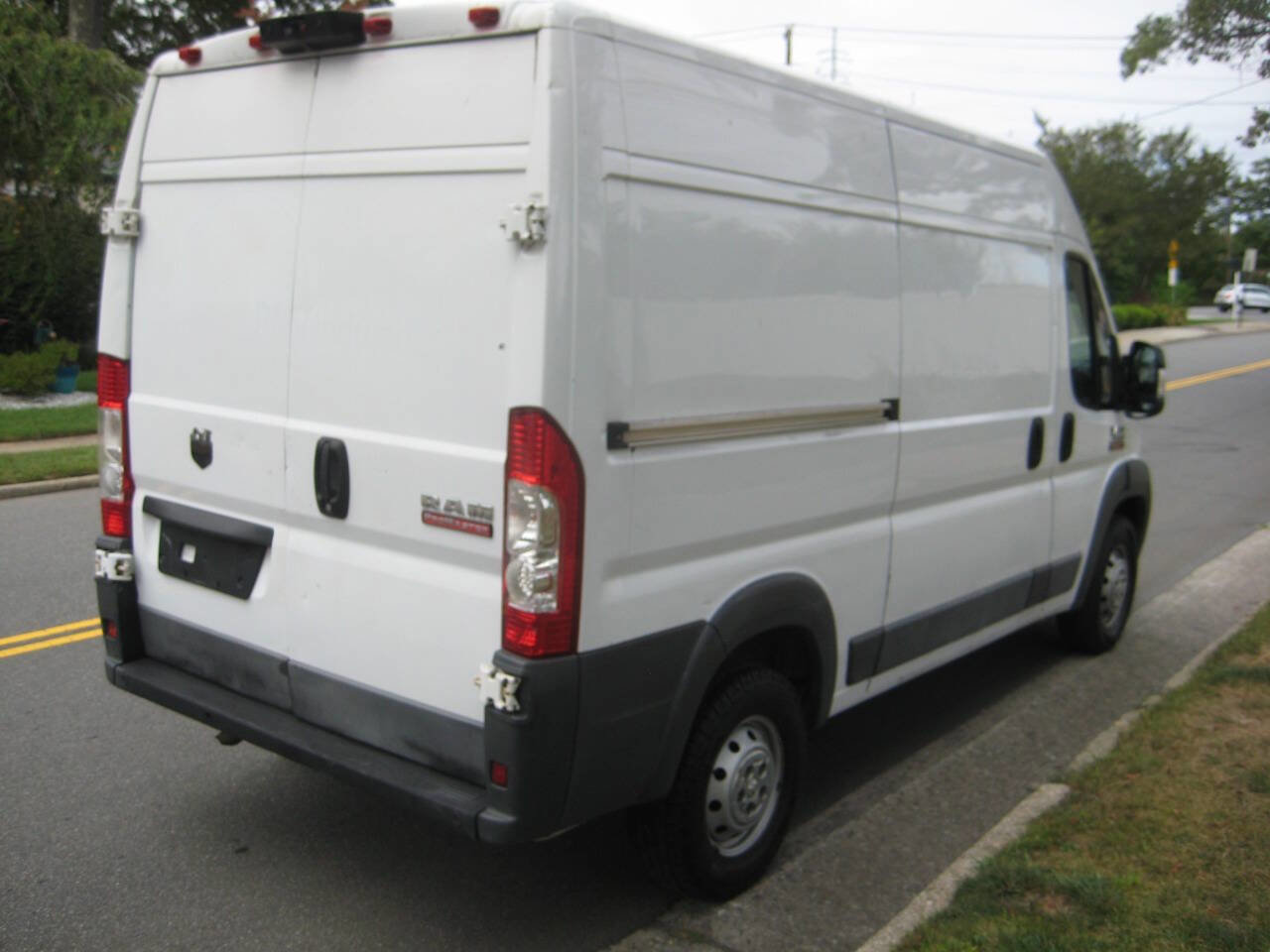 Used 2017 RAM ProMaster 2500 w/ Interior Convenience Group FWD image 3