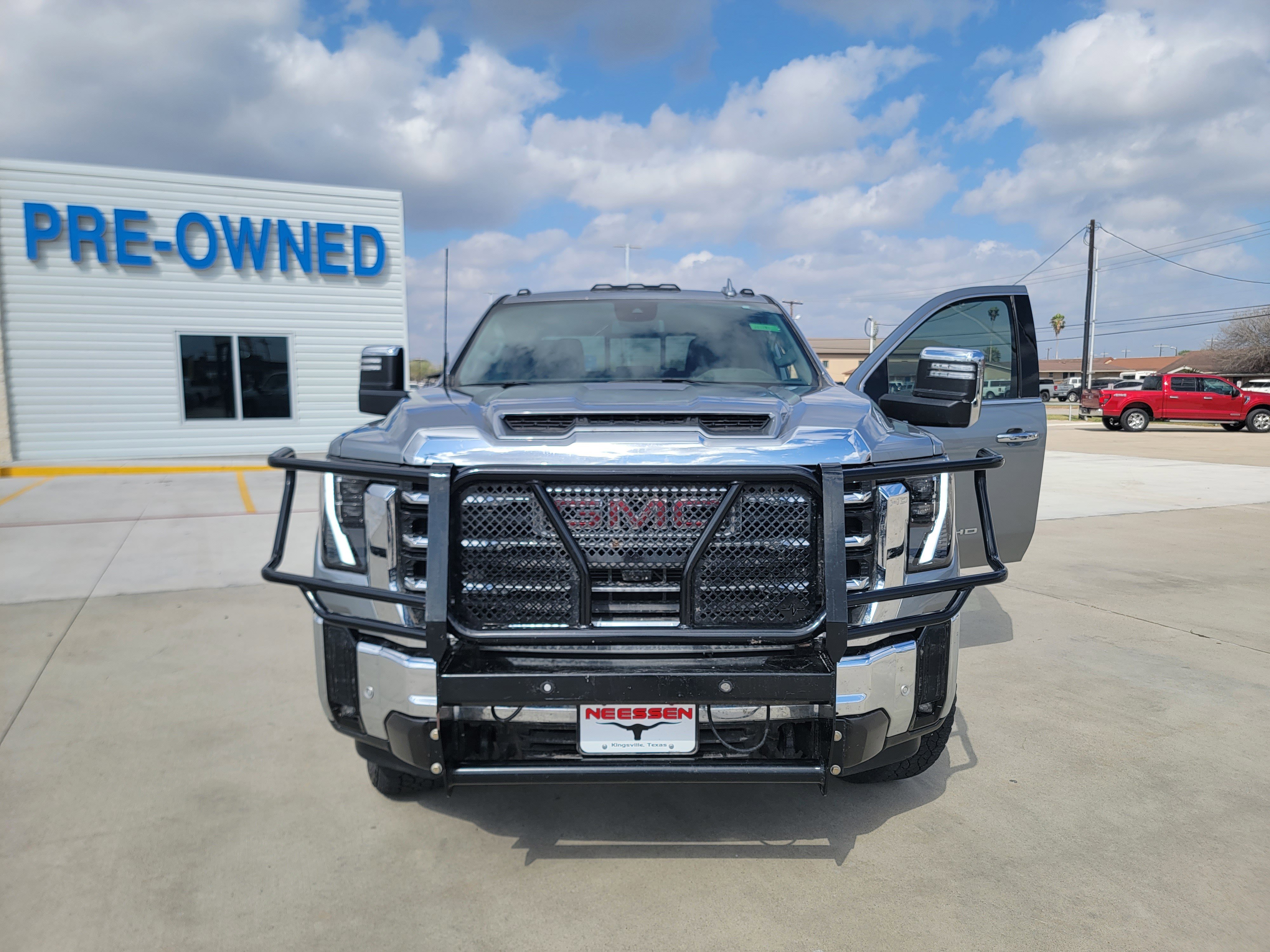 Used 2025 GMC Sierra 3500 SLT w/ SLT Premium Package image 3