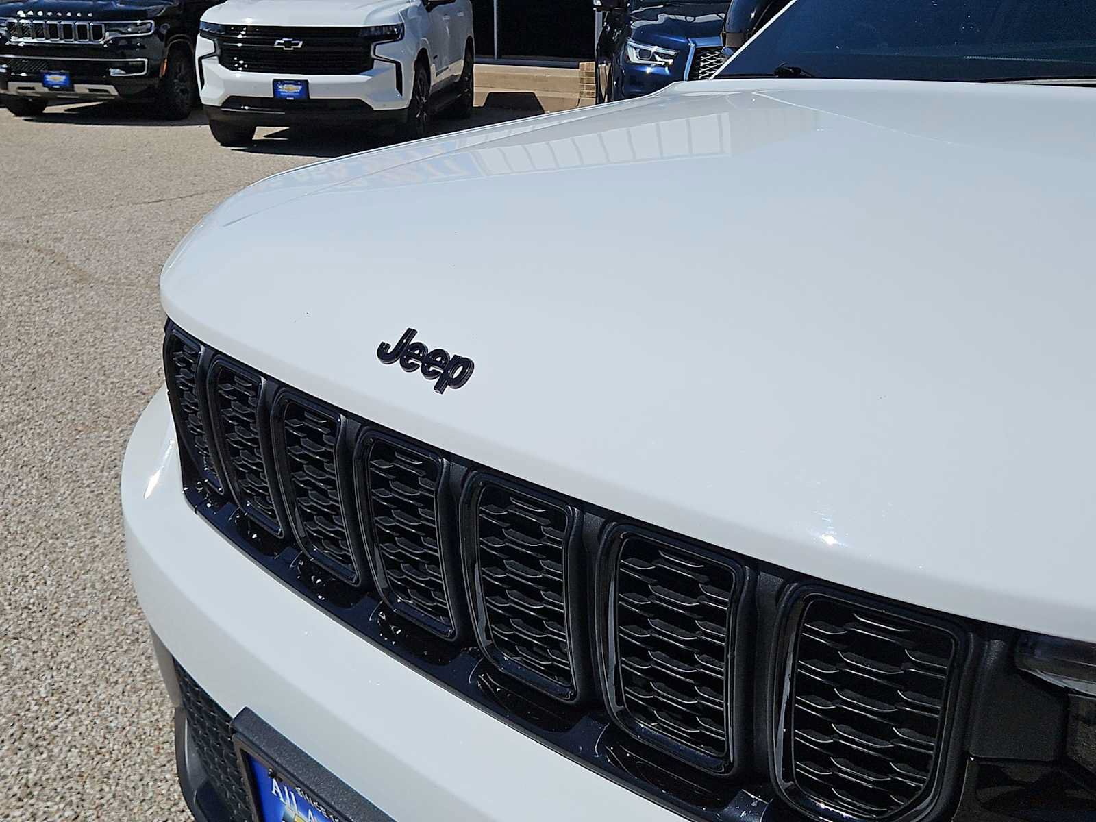 Used 2024 Jeep Grand Cherokee Altitude AWD/4WD image 13