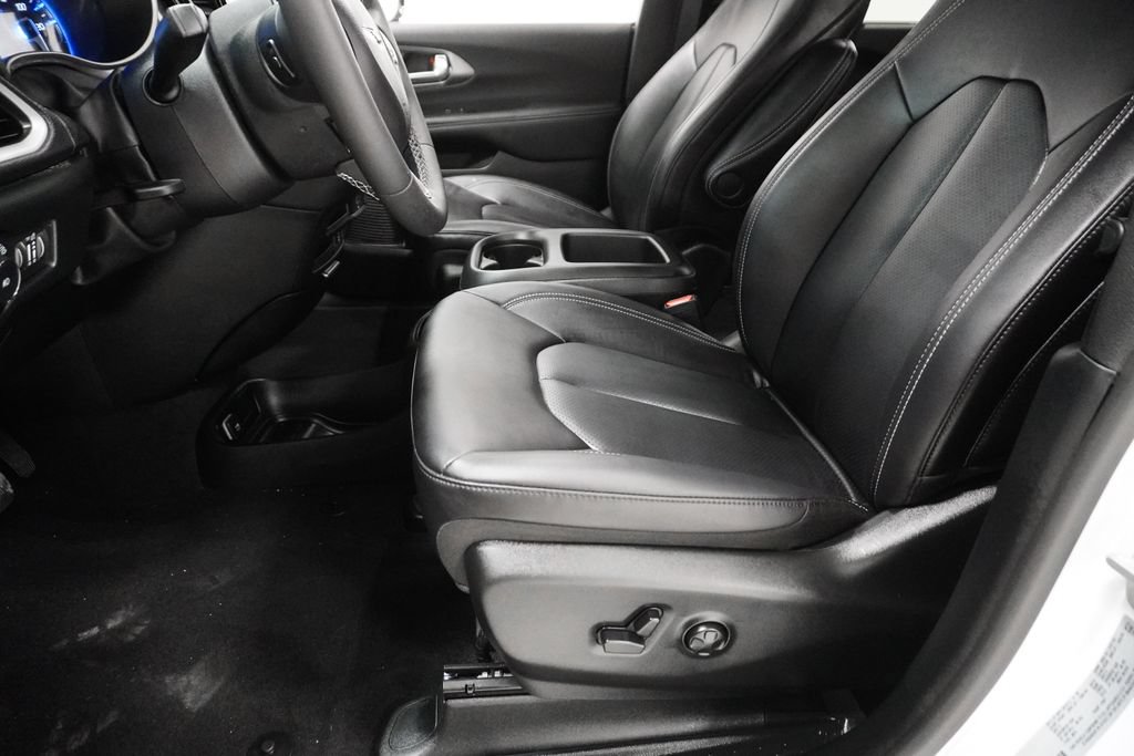 New 2026 Chrysler Pacifica Select FWD image 11