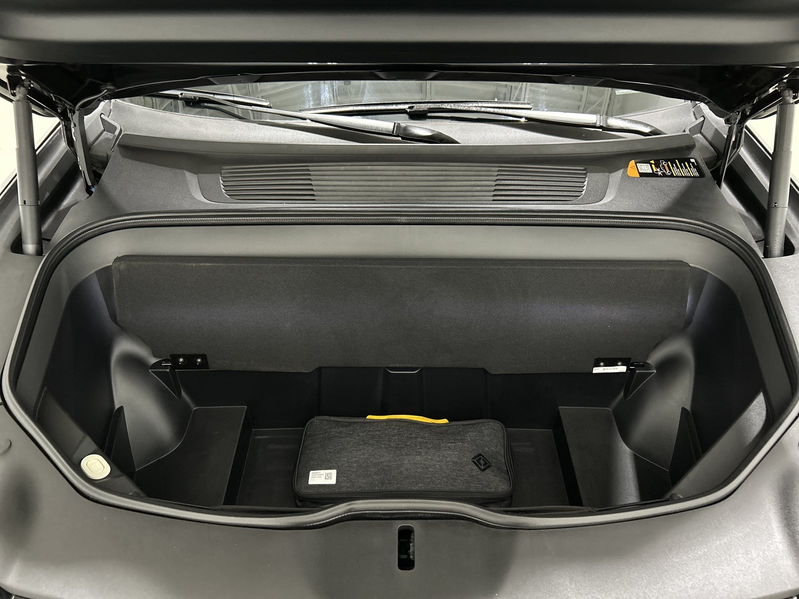 Used 2024 Rivian R1T Adventure AWD/4WD image 14