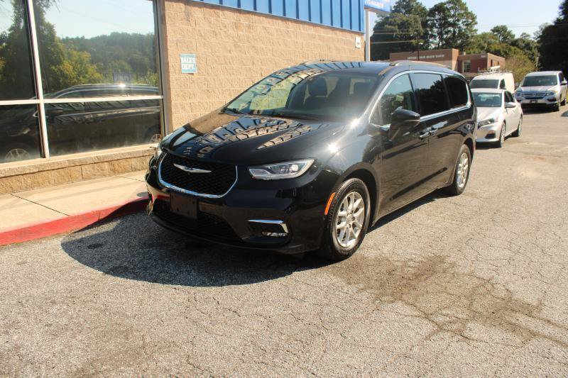 Used 2022 Chrysler Pacifica Touring-L w/ Uconnect Theater Family Group FWD image 3