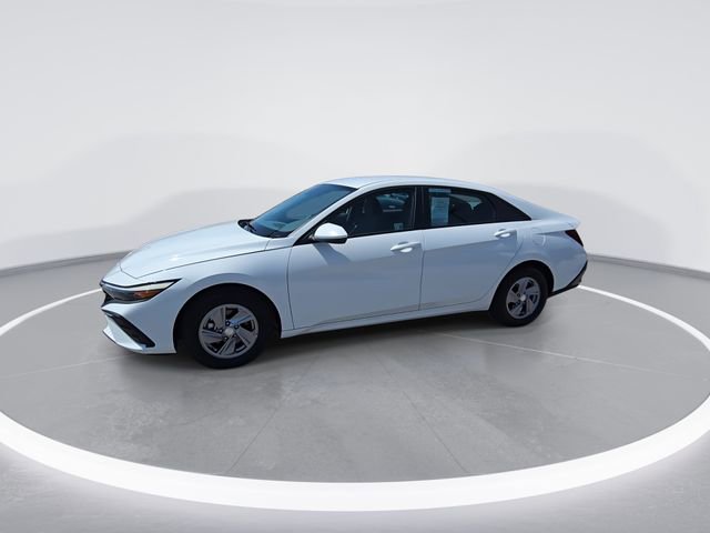 Used 2025 Hyundai Elantra SE FWD image 5
