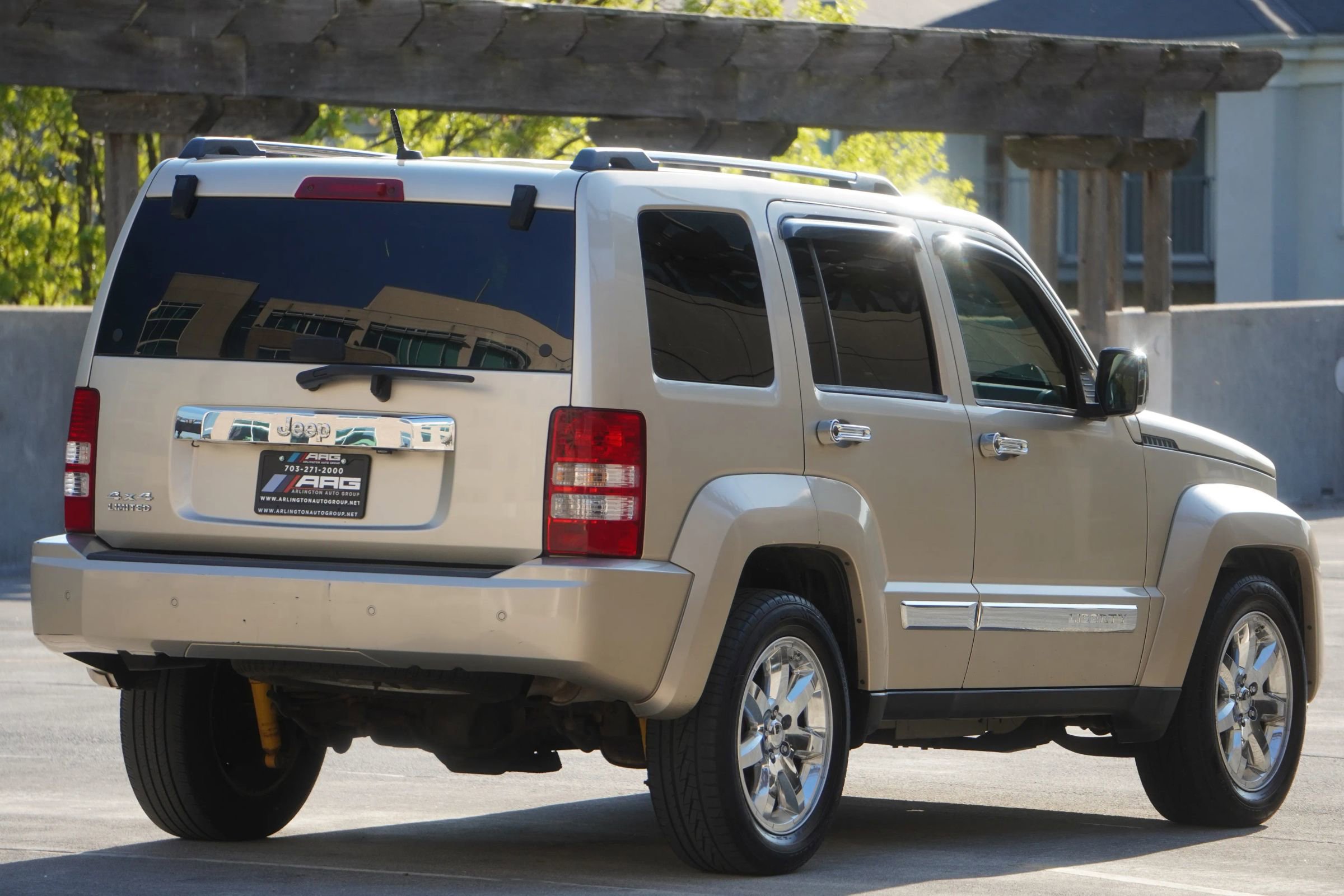 Used 2010 Jeep Liberty Limited w/ Tire & Wheel Group image 12