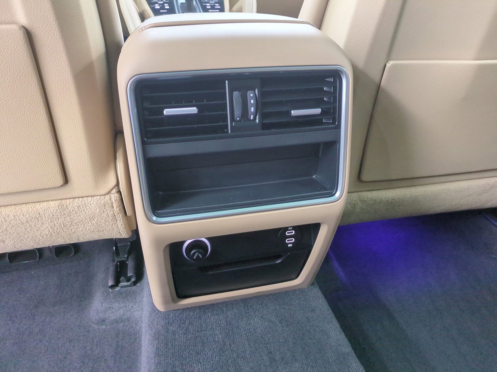 Certified 2023 Porsche Cayenne Platinum Edition image 19