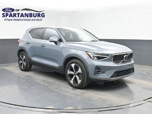 Used 2023 Volvo XC40 B4 Ultimate FWD image 4