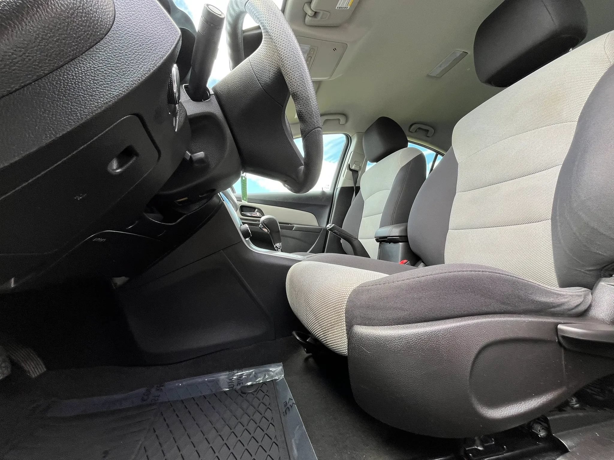 Used 2014 Chevrolet Cruze LS FWD image 9