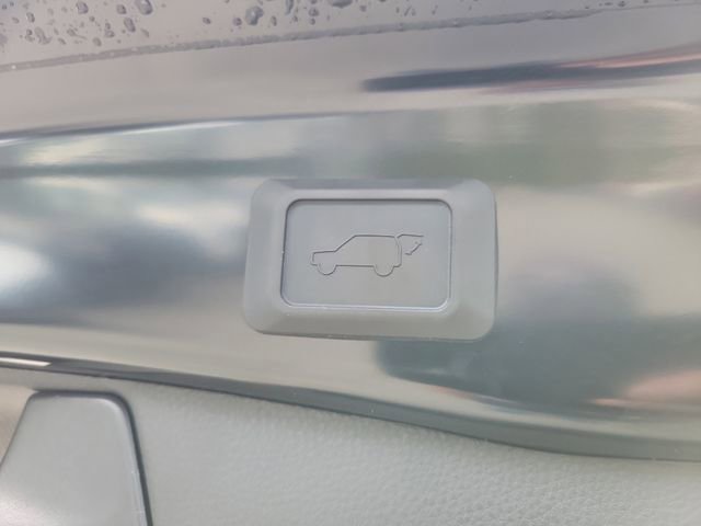 Used 2025 Toyota RAV4 XLE Premium image 9