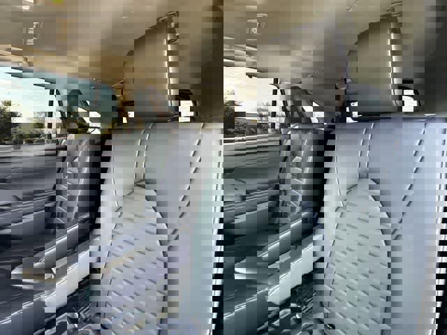 Used 2024 Toyota Highlander XLE AWD/4WD image 17