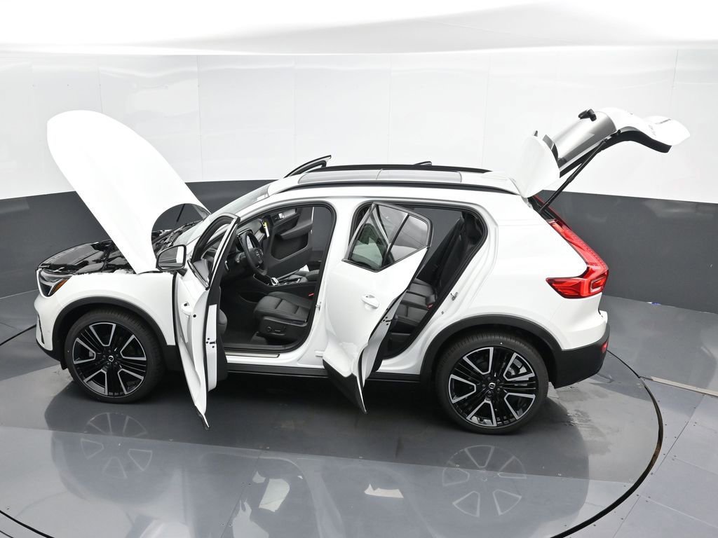 New 2025 Volvo XC40 B5 Plus w/ Climate Package image 50