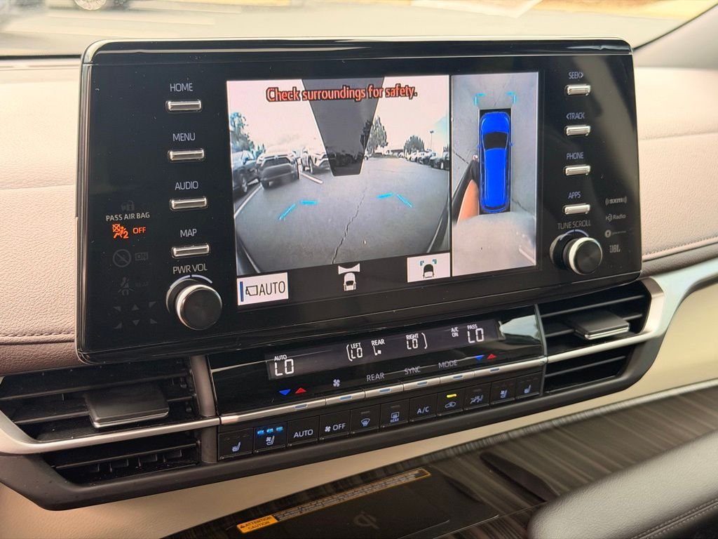Certified 2024 Toyota Sienna Platinum FWD image 34