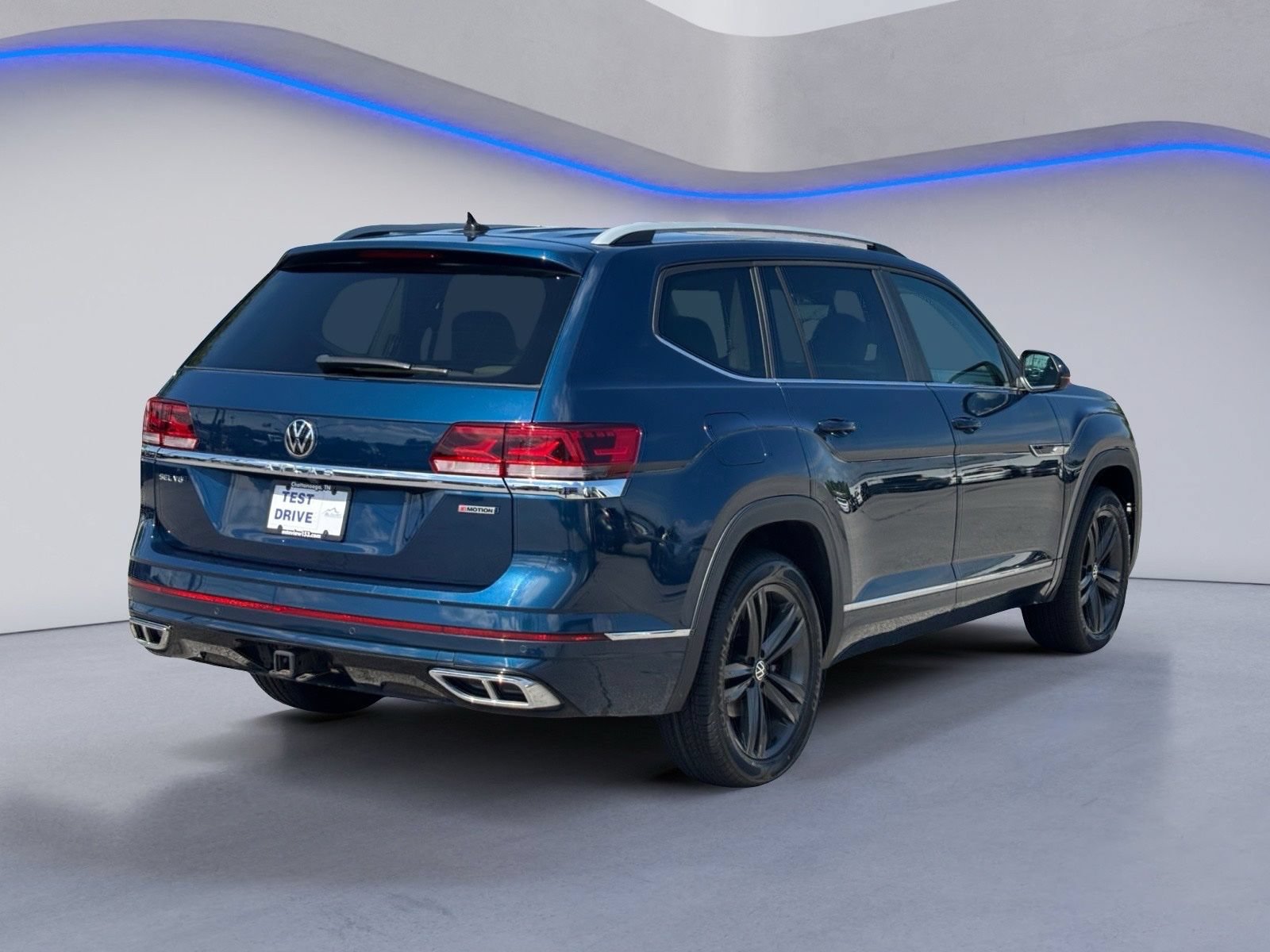 Used 2022 Volkswagen Atlas SEL R-Line AWD/4WD image 3