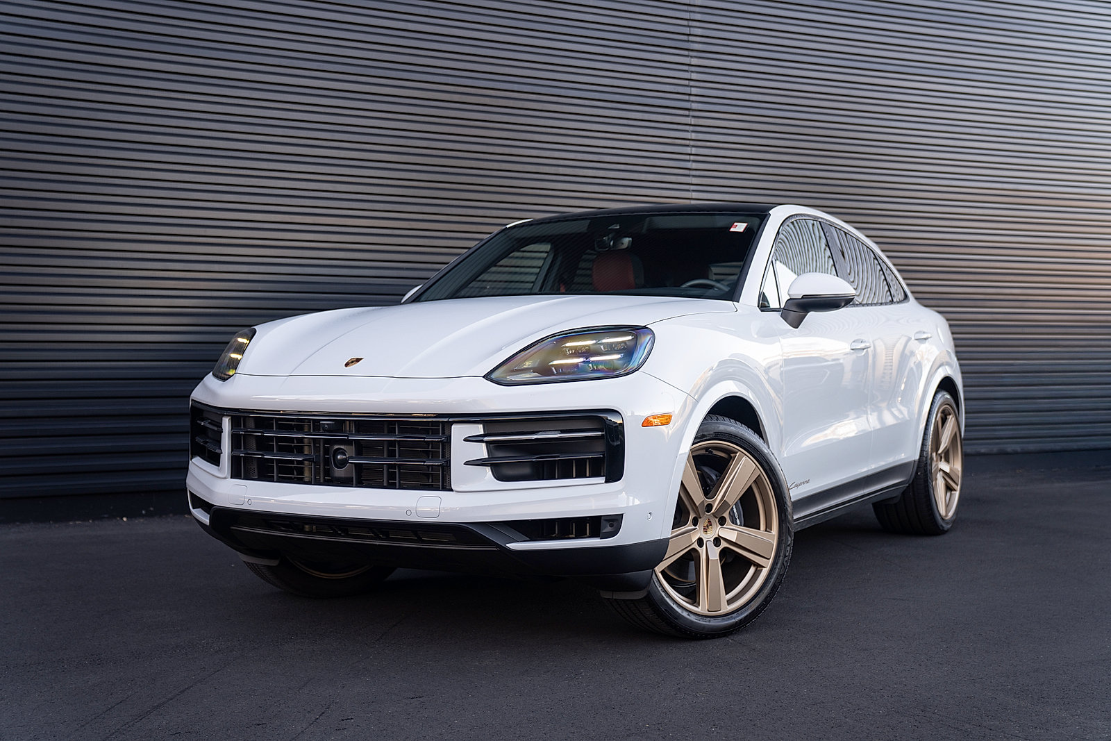 Certified 2025 Porsche Cayenne Coupe AWD/4WD image 1