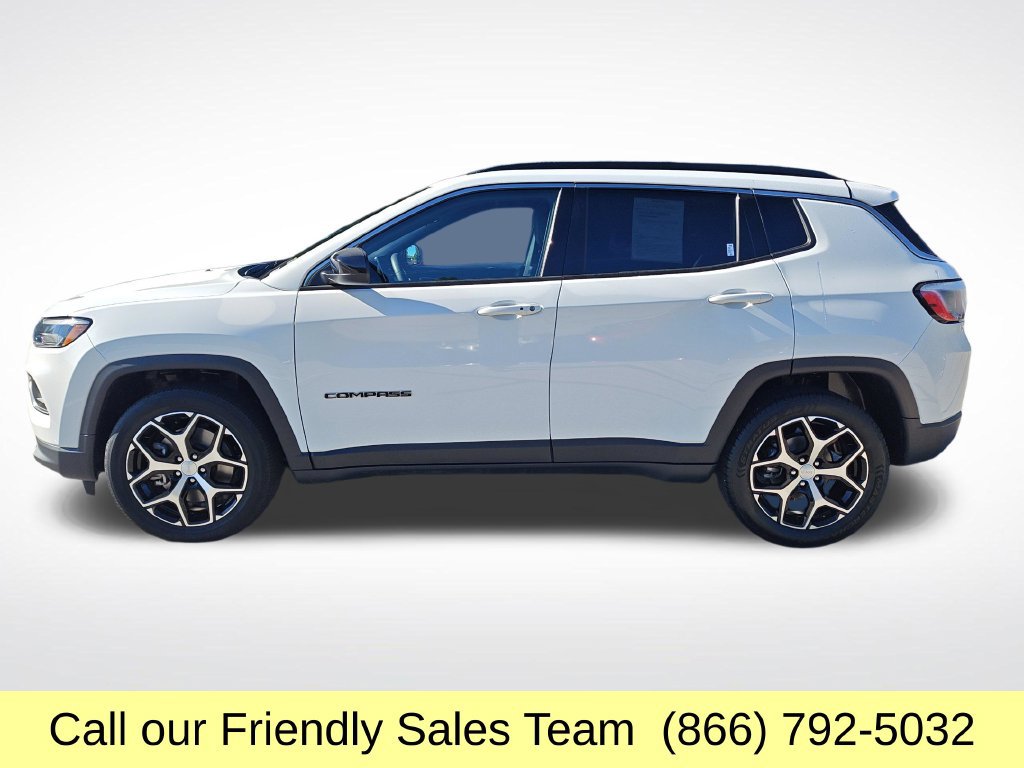 Used 2024 Jeep Compass Latitude AWD/4WD image 2