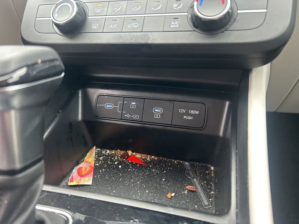 Used 2025 Hyundai Tucson SE image 18