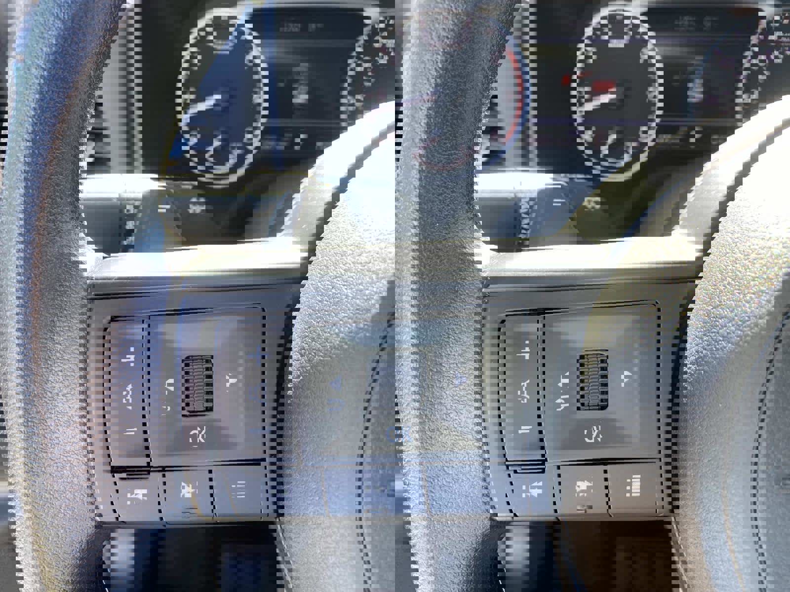 Used 2024 Nissan Rogue SV image 19